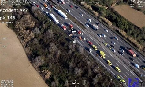 muere un hombre en barberà del vallès|Tres morts i deu ferits, un de crític, en un accident entre un camió。